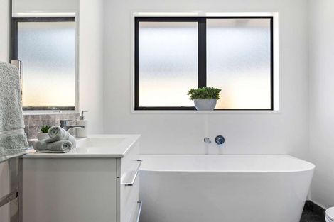 Photo of property in 27 Crossley Avenue, Woodend, 7610