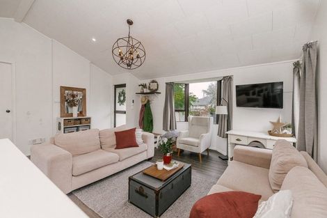 Photo of property in 21 Peppertree Glade, Kelvin Grove, Palmerston North, 4414