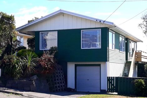 Photo of property in 6 Link Road, Newlands, Wellington, 6037