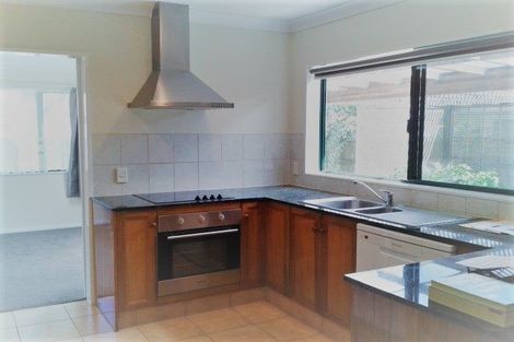 Photo of property in 15 Newry Close, East Tamaki Heights, Auckland, 2016