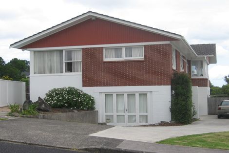 Photo of property in 1/18 Holdaway Avenue, Northcote, Auckland, 0627