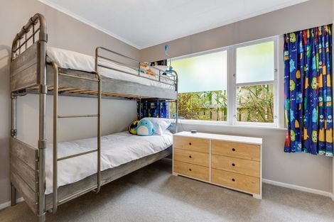 Photo of property in 39 Saint Johns Terrace, Tawa, Wellington, 5028