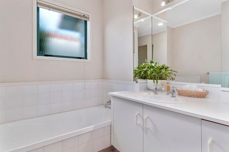 Photo of property in 10 Meadowviews Drive, Welcome Bay, Tauranga, 3112