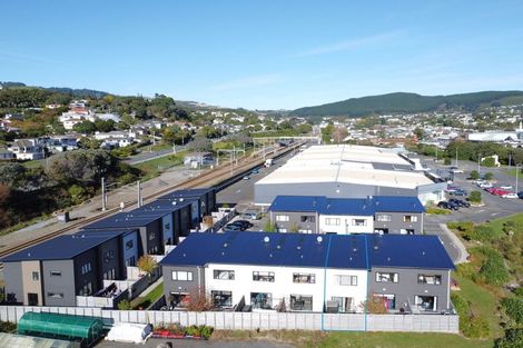 Photo of property in 19/9u Surrey Street, Tawa, Wellington, 5028