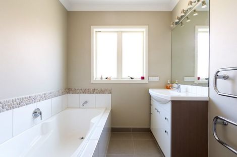 Photo of property in 11b Merlot Drive, Greenmeadows, Napier, 4112