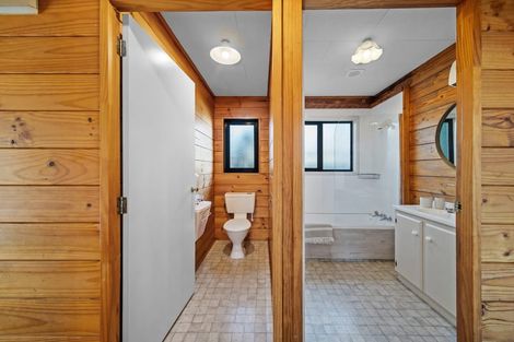 Photo of property in 2/74 Aorangi Road, Bryndwr, Christchurch, 8053
