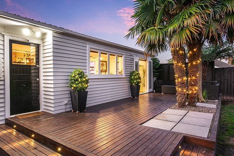 Photo of property in 222 Henderson Valley Road, Henderson, Auckland, 0612