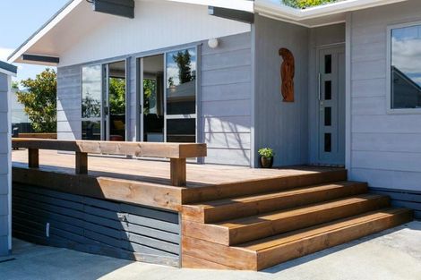 Photo of property in 76 Richmond Avenue, Richmond Heights, Taupo, 3330