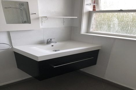 Photo of property in 2/70 Bentley Avenue, Glenfield, Auckland, 0629
