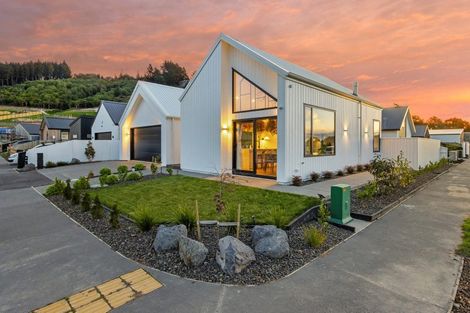 Photo of property in 2 Emeline Chapman Drive, Cracroft, Christchurch, 8022