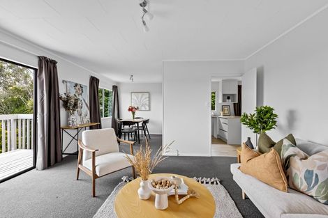 Photo of property in 1/23 Santiago Crescent, Unsworth Heights, Auckland, 0632