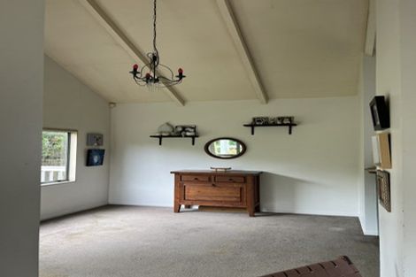 Photo of property in 90a Atkinson Road, Titirangi, Auckland, 0604