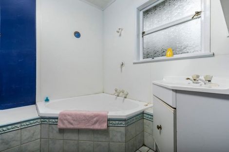 Photo of property in 5 Burndale Terrace, Manurewa, Auckland, 2102