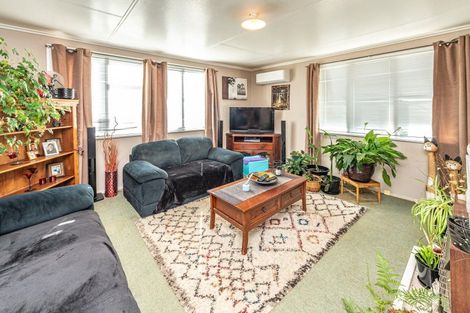 Photo of property in 51 Kowhai Street, Castlecliff, Whanganui, 4501