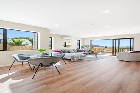 Photo of property in 50 Sandgate Avenue, Botany Downs, Auckland, 2010