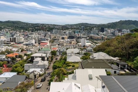 Photo of property in 109f7 Majoribanks Street, Mount Victoria, Wellington, 6011