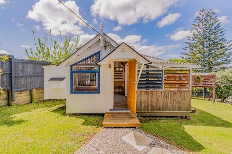 Photo of property in 24 Huruhuru Road, Massey, Auckland, 0614