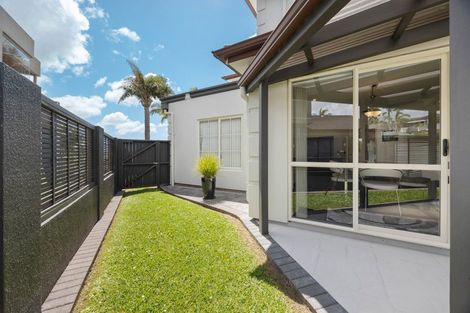 Photo of property in 8b Lupetti Rise, West Harbour, Auckland, 0618
