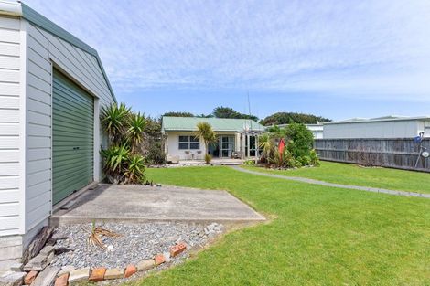 Photo of property in 19 Karaka Street, Otaki Beach, Otaki, 5512