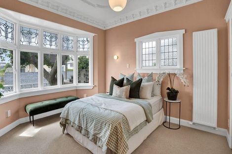 Photo of property in 10 Mangorei Road, Strandon, New Plymouth, 4312