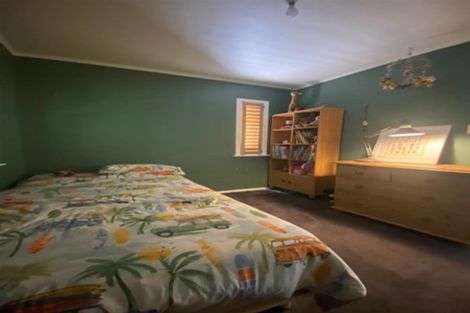 Photo of property in 153 Laingholm Drive, Laingholm, Auckland, 0604