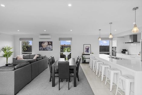 Photo of property in 129 Aviemore Drive, Highland Park, Auckland, 2010