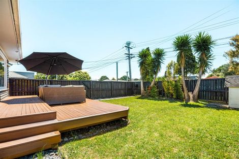 Photo of property in 16 Taikata Road, Te Atatu Peninsula, Auckland, 0610
