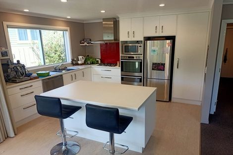 Photo of property in 10 Larsen Crescent, Tawa, Wellington, 5028