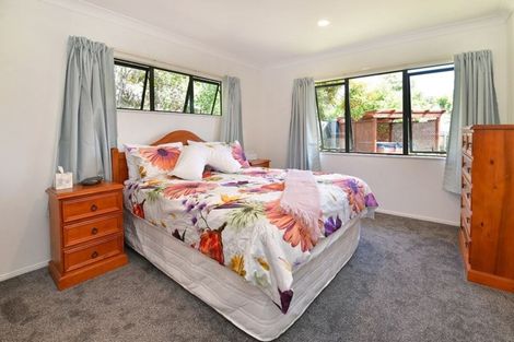 Photo of property in 4 Grovenor Drive, Orewa, 0931