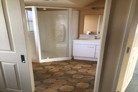 Photo of property in 4 Holly Court, Palmerston North, 4410