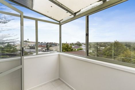 Photo of property in 10 Norman Road, Hauraki, Auckland, 0622