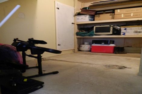 Photo of property in 3 Merritt Way, Newlands, Wellington, 6037