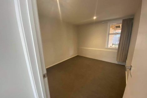 Photo of property in 2/19 Lake Road, Northcote, Auckland, 0627