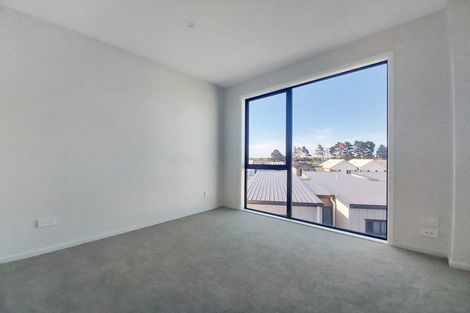 Photo of property in 2 Mikoikoi Crescent, Mangere Bridge, Auckland, 2022