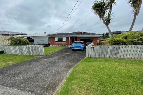 Photo of property in 43 Te Atatu Road, Te Atatu South, Auckland, 0610