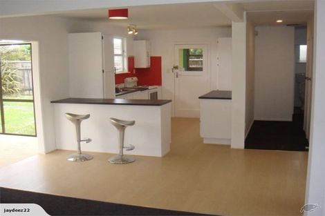 Photo of property in 16 Fitzpatrick Street, Newlands, Wellington, 6037