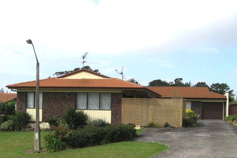 Photo of property in 1a/2 Jenelin Road, Glendene, Auckland, 0602