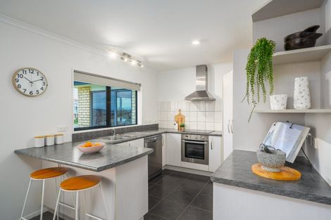Photo of property in 2 Comber Place, Johnsonville, Wellington, 6037