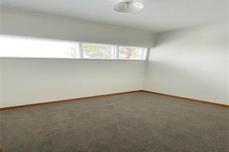 Photo of property in 16 Martin Crescent, Northcote, Auckland, 0627