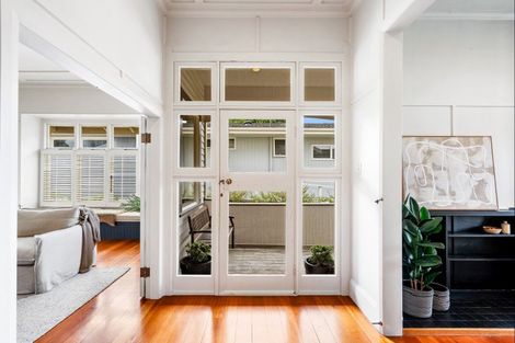 Photo of property in 45 Napier Terrace, Hospital Hill, Napier, 4110