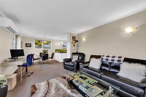 Photo of property in 2/122 Cavendish Road, Casebrook, Christchurch, 8051