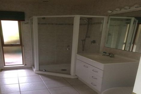 Photo of property in 17 Sea Vista Avenue, Beach Haven, Auckland, 0626