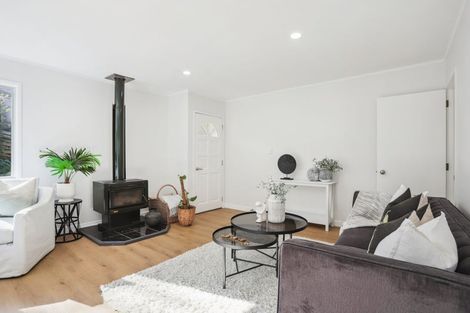 Photo of property in 9a/2 De Val Drive, Titirangi, Auckland, 0604