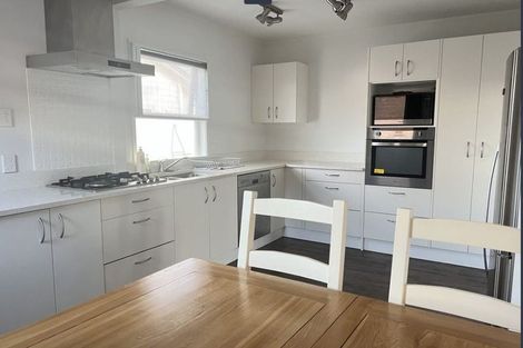 Photo of property in 1/110 Saddleback Rise, Murrays Bay, Auckland, 0630