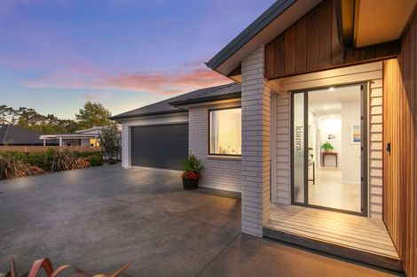 Photo of property in 6 Papa Orchard Drive, Kumeu, 0810