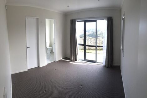 Photo of property in 20 Havana Rise, Grenada Village, Wellington, 6037