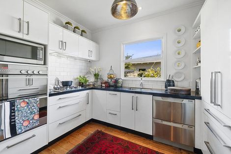 Photo of property in 11 Burns Street, Westown, New Plymouth, 4310