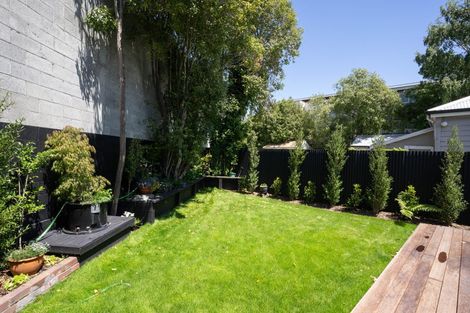 Photo of property in 33 Waller Terrace, Christchurch Central, Christchurch, 8011