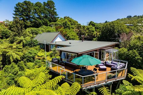 Photo of property in 60 Pomare Road, Tirohanga, Lower Hutt, 5010