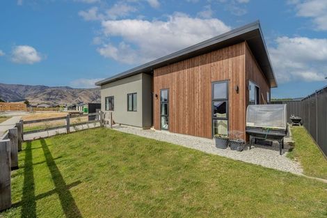 Photo of property in 5 Riley Street, Lake Hawea, 9382